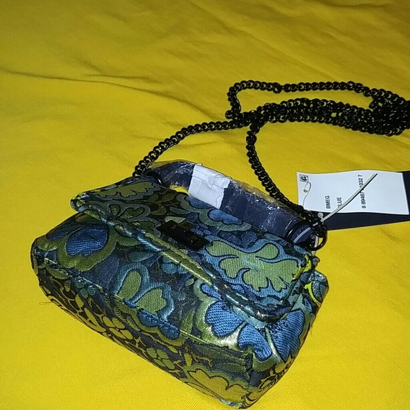 STEVE MADDEN small super stylish flower fabric bag. - Picture 4 of 9